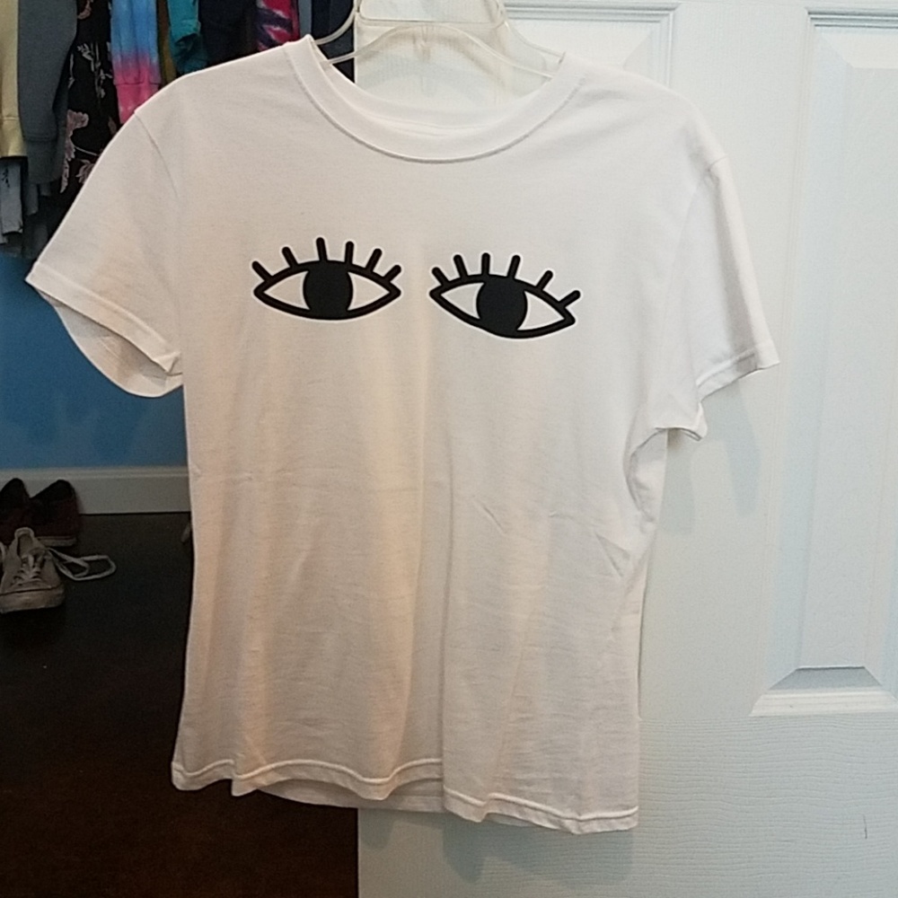 white graphic tee